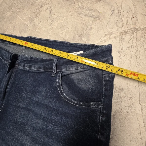 Womens High Rise Plus Size Embroidered Denim Shorts Size 6X New - Picture 10 of 10